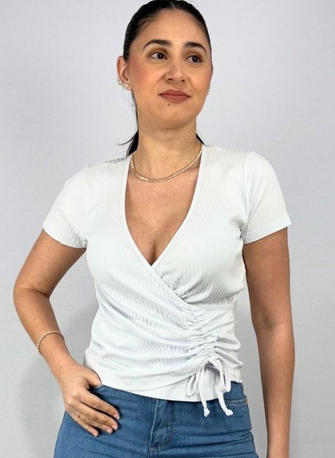 Blusa Feminina Com Decote Transpassado Em Malha Canelado Branco